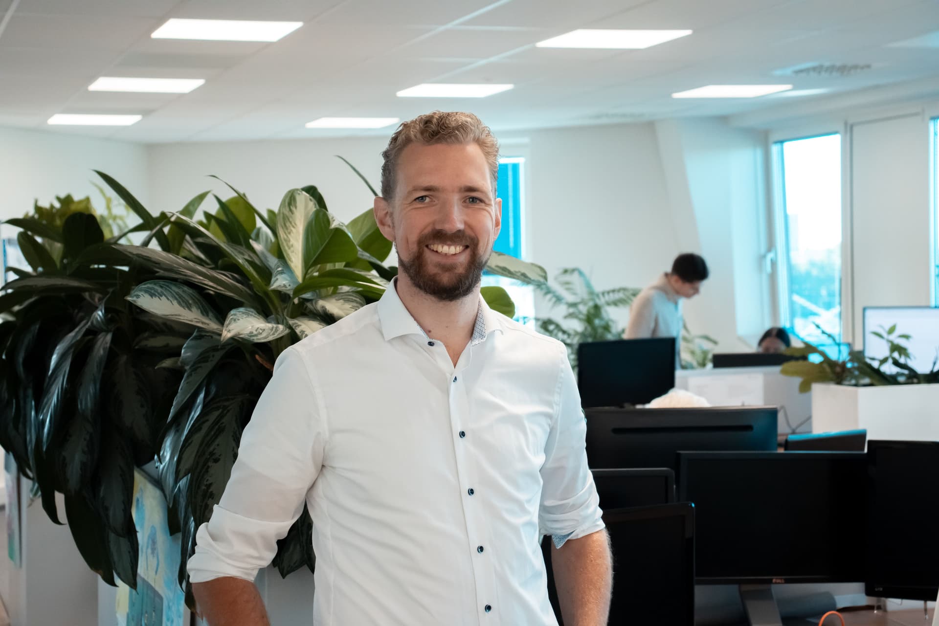 "De waarde van BT Engineering in de sector Constructieve Waterbouw is dat we met een frisse blik oplossingen bedenken die aansluiten bij de behoefte van de klant. Hierbij zorgen we niet alleen voor nieuwe ideeën, maar bedenken we ook hoe we aan vergunningsverleners (zoals RWS) aan kunnen tonen dat de oplossing veilig is. Als sectormanager zorg ik er voor dat we de behoefte van onze opdrachtgevers goed in het oog houden, omdat aansluiten op deze behoefte de sleutel is om echt waarde toe te voegen. Daarnaast zoek ik met ons team naar hoe we duurzame oplossingen inzetten, zodat we nog lang met plezier op en rond het water kunnen leven en werken."